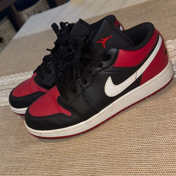 Nike Kids Black and Red Sneakers with White Accents - Picture 1 of 1